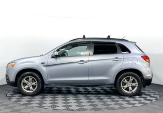 Подержанный автомобиль Mitsubishi ASX 2012 года (8 фото)
