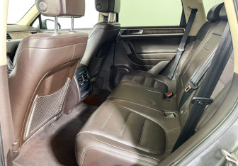 Подержанный автомобиль Volkswagen Touareg 2011 года (10 фото)
