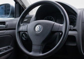 Подержанный автомобиль Volkswagen Jetta Sedan 2007 года (15 фото)