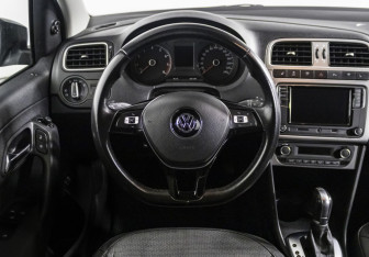 Подержанный автомобиль Volkswagen Polo Sedan 2018 года (12 фото)