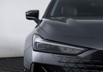 Подержанный автомобиль Changan UNI-V 2023 года (26 фото)