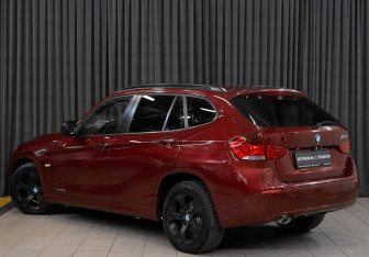 Подержанный автомобиль BMW X1 2011 года (6 фото)
