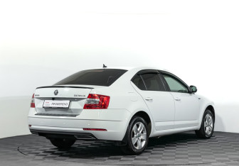 Подержанный автомобиль Skoda Octavia Liftback 2020 года (5 фото)