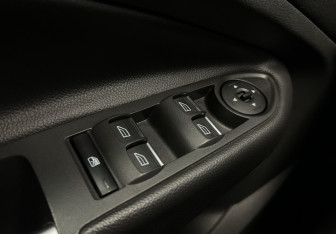Подержанный автомобиль Ford Kuga 2017 года (21 фото)