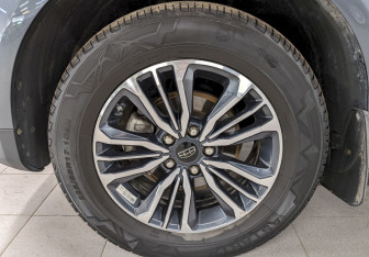 Подержанный автомобиль Geely Emgrand X7 2020 года (18 фото)