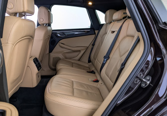 Подержанный автомобиль Porsche Macan 2016 года (18 фото)