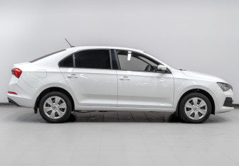 Подержанный автомобиль Skoda Rapid Liftback 2021 года (4 фото)