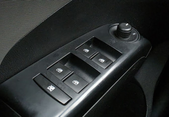 Подержанный автомобиль Chevrolet Aveo Sedan 2012 года (14 фото)