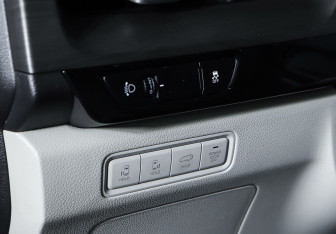 Подержанный автомобиль Kia Carnival 2021 года (16 фото)