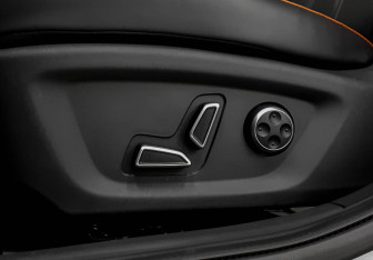 Подержанный автомобиль Changan UNI-V 2023 года (20 фото)