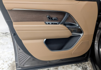 Подержанный автомобиль Land Rover Range Rover 2023 года (19 фото)