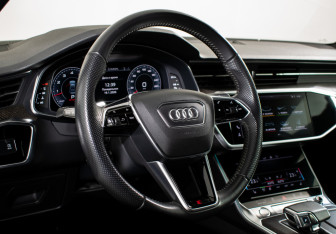 Подержанный автомобиль Audi A7 2018 года (14 фото)