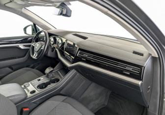 Подержанный автомобиль Volkswagen Touareg 2019 года (11 фото)