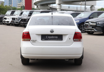 Подержанный автомобиль Volkswagen Polo Sedan 2012 года (6 фото)