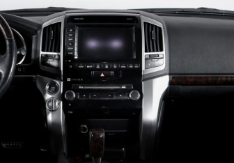 Подержанный автомобиль Toyota Land Cruiser Suv 2014 года (13 фото)