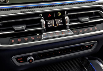 Подержанный автомобиль BMW X6 2022 года (21 фото)