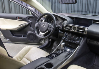 Подержанный автомобиль Lexus IS Sedan 2013 года (11 фото)