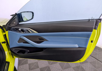 Подержанный автомобиль BMW M4 Coupe 2021 года (26 фото)