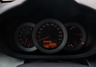 Подержанный автомобиль Toyota RAV4 2011 года (18 фото)