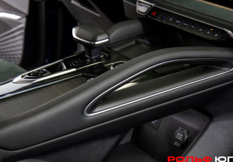 Подержанный автомобиль Geely Monjaro 2023 года (15 фото)