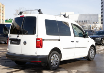 Подержанный автомобиль Volkswagen Caddy Compactvan 2018 года (4 фото)