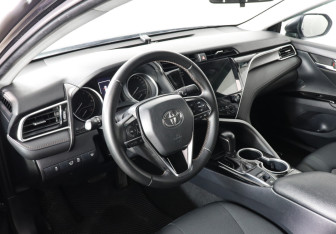 Подержанный автомобиль Toyota Camry Sedan 2019 года (9 фото)