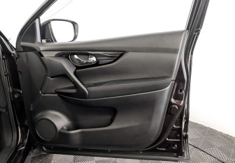 Подержанный автомобиль Nissan Qashqai 2014 года (24 фото)