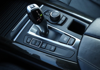 Подержанный автомобиль BMW X5 2014 года (15 фото)