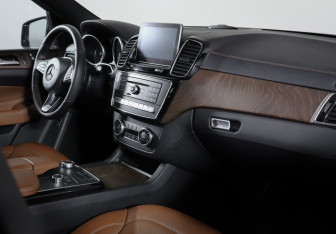 Подержанный автомобиль Mercedes-Benz GLE 2015 года (9 фото)