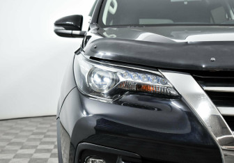 Подержанный автомобиль Toyota Fortuner 2018 года (5 фото)