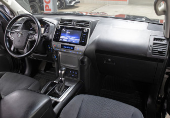 Подержанный автомобиль Toyota Land Cruiser Prado 2019 года (11 фото)