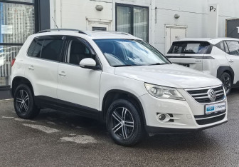 Подержанный автомобиль Volkswagen Tiguan 2009 года (3 фото)