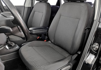 Подержанный автомобиль Volkswagen Polo Sedan 2012 года (20 фото)