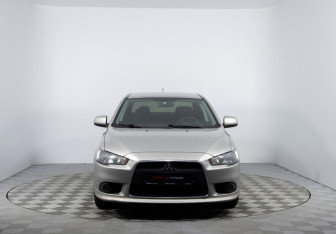 Подержанный автомобиль Mitsubishi Lancer Sedan 2012 года (2 фото)