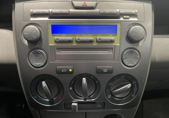 Подержанный автомобиль Mazda 2 Hatchback 2004 года (14 фото)