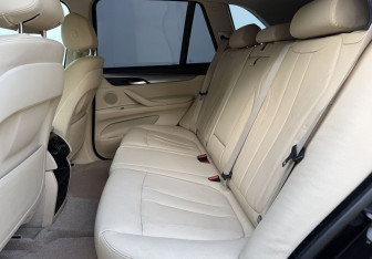 Подержанный автомобиль BMW X5 2015 года (11 фото)