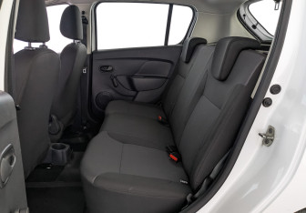 Подержанный автомобиль Renault Sandero 2020 года (18 фото)