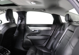 Подержанный автомобиль Volvo S90 2019 года (12 фото)