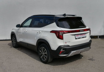 Подержанный автомобиль Kia Seltos 2023 года (7 фото)