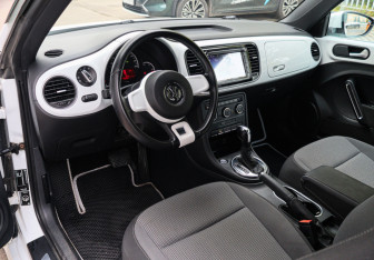 Подержанный автомобиль Volkswagen Beetle Hatchback 2014 года (10 фото)
