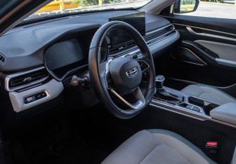 Подержанный автомобиль Geely Emgrand 2023 года (12 фото)