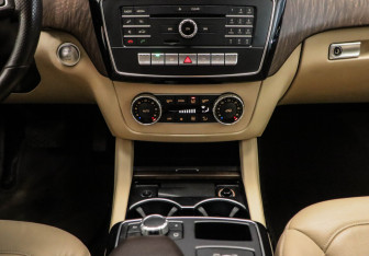 Подержанный автомобиль Mercedes-Benz GLE 2015 года (10 фото)