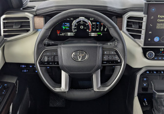 Подержанный автомобиль Toyota Sequoia 2023 года (22 фото)