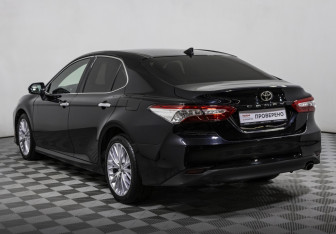 Подержанный автомобиль Toyota Camry Sedan 2019 года (7 фото)
