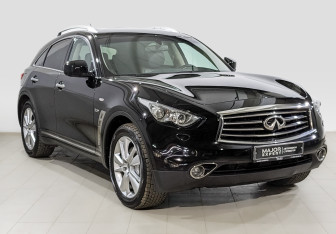 Подержанный автомобиль Infiniti QX70 2014 года (3 фото)