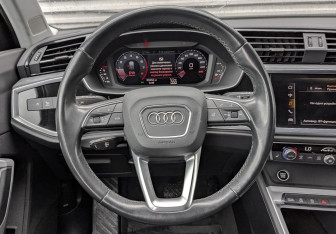 Подержанный автомобиль Audi Q3 2021 года (22 фото)