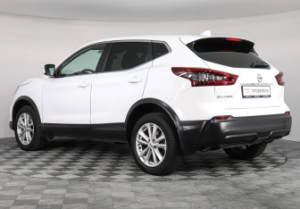 Подержанный автомобиль Nissan Qashqai 2022 года (7 фото)