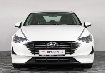 Подержанный автомобиль Hyundai Sonata 2020 года (2 фото)