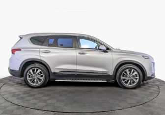 Подержанный автомобиль Hyundai Santa Fe 2019 года (4 фото)