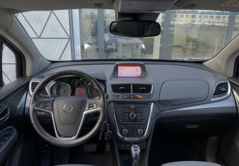 Подержанный автомобиль Opel Mokka 2015 года (12 фото)